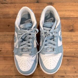 Women’s Nike Dunks size 8.5